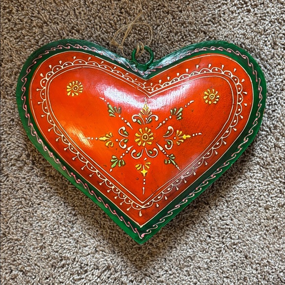 Handpainted Folk Art Tin Heart - Picture 1 of 11